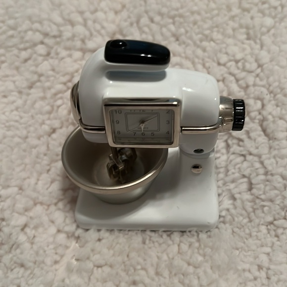 Miniature White Mixer Clock - Picture 3 of 3